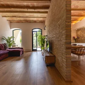  Apartment Bravissimo Placa De La Independencia Garden View, With Large Terrace Spain
